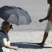 Rio de Janeiro pode chegar a 39°C no domingo (11). Capital já está no nível 2 do Protocolo de Calor e municípios do estado enfrentam alerta severo.