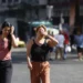 Altas temperaturas no Rio de Janeiro provocam aumento nos atendimentos de saúde em janeiro de 2026. UPAs e rede municipal registram crescimento de casos relacionados ao calor extremo.