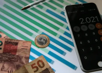 Inflação oficial medida pelo IPCA sobe 0,33% em dezembro e fecha 2025 em 4,26%, dentro da meta do governo, segundo o IBGE.