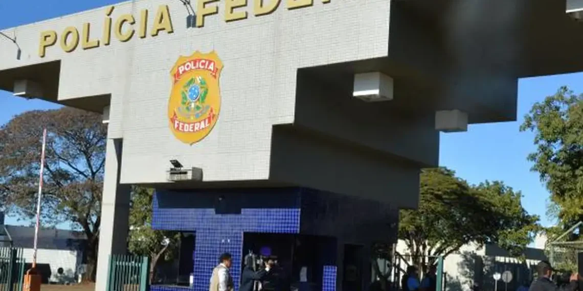 A Polícia Federal deflagrou a Operação Monã para investigar um esquema de fraude no INSS na Bahia, envolvendo falsos indígenas e concessão irregular de benefícios previdenciários.