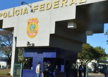 A Polícia Federal deflagrou a Operação Monã para investigar um esquema de fraude no INSS na Bahia, envolvendo falsos indígenas e concessão irregular de benefícios previdenciários.