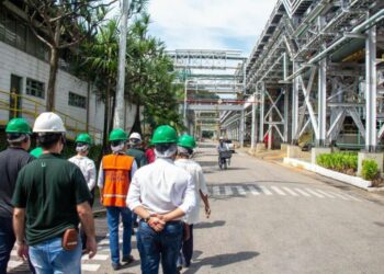 Após o fechamento de fábricas históricas, Cubatão pede apoio do governo federal para revisar tarifas, fortalecer a indústria petroquímica e evitar a perda de empregos e arrecadação.