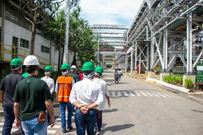 Após o fechamento de fábricas históricas, Cubatão pede apoio do governo federal para revisar tarifas, fortalecer a indústria petroquímica e evitar a perda de empregos e arrecadação.