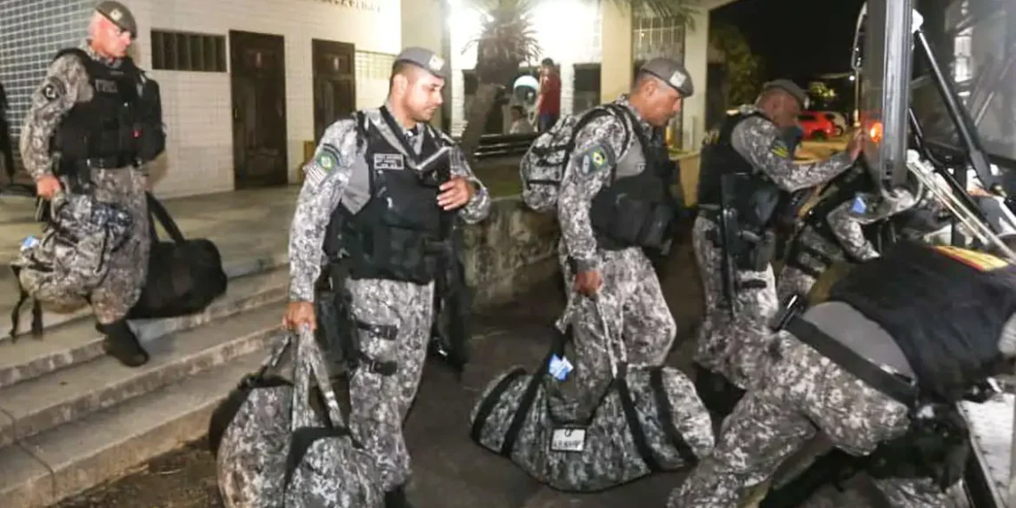 Forças de segurança do Rio prendem cinco lideranças do Comando Vermelho vindas de outros estados. Criminosos são acusados de homicídios e tráfico.