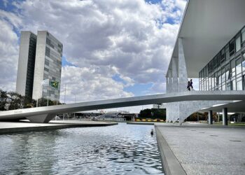 Análise técnica do Congresso questiona quatro vetos do presidente Lula à Lei Orçamentária de 2026, envolvendo R$ 119,7 milhões em emendas parlamentares.