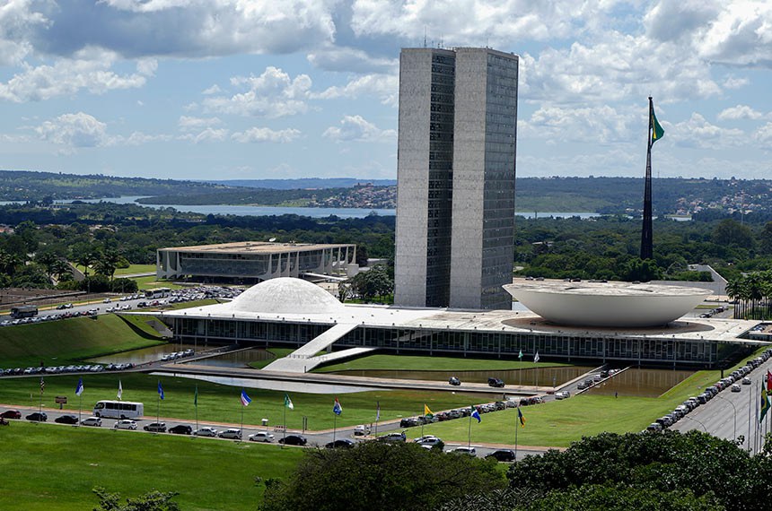 Congresso Nacional inicia ano legislativo com 24 medidas provisórias pendentes, que tratam de CNH, FGTS, créditos extraordinários, energia, agricultura e políticas sociais.