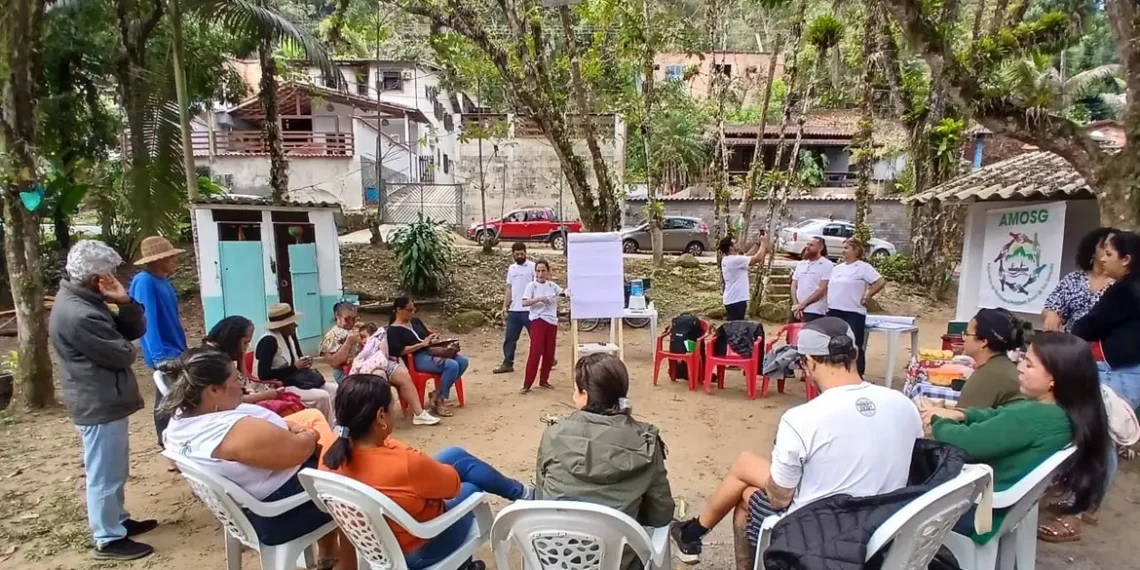Projeto Roteiro Caiçara impulsiona o turismo de base comunitária na Costa Verde do Rio, com capacitações, obras e roteiros sustentáveis em Paraty e Ilha Grande.