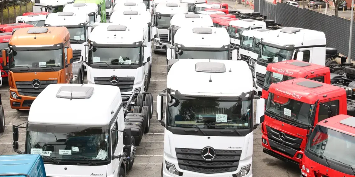 Governo federal lança o programa Move Brasil e anuncia R$ 10 bilhões em crédito para renovação da frota de caminhões, com juros menores e foco em sustentabilidade.