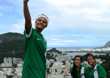 Com investimento de R$ 2,8 bilhões do Fust, projeto leva internet de alta velocidade a 3,5 milhões de brasileiros em favelas, periferias e municípios.