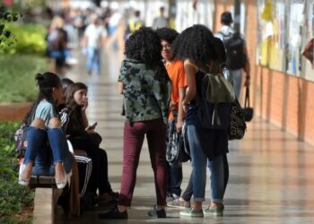 As inscrições para o Sisu 2026 começam nesta segunda-feira (19) com mais de 274 mil vagas em universidades e institutos públicos. Candidatos podem usar notas do Enem 2023, 2024 ou 2025.