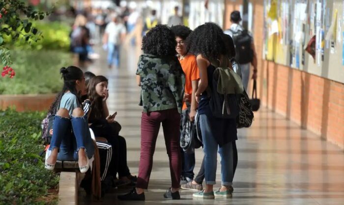 As inscrições para o Sisu 2026 começam nesta segunda-feira (19) com mais de 274 mil vagas em universidades e institutos públicos. Candidatos podem usar notas do Enem 2023, 2024 ou 2025.