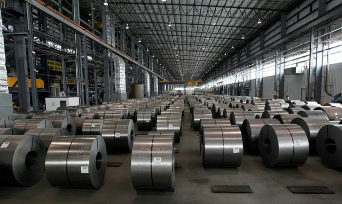 Exportações brasileiras cresceram 18% na média diária até a terceira semana de janeiro de 2026, com superávit de US$ 3,8 bilhões na balança comercial.