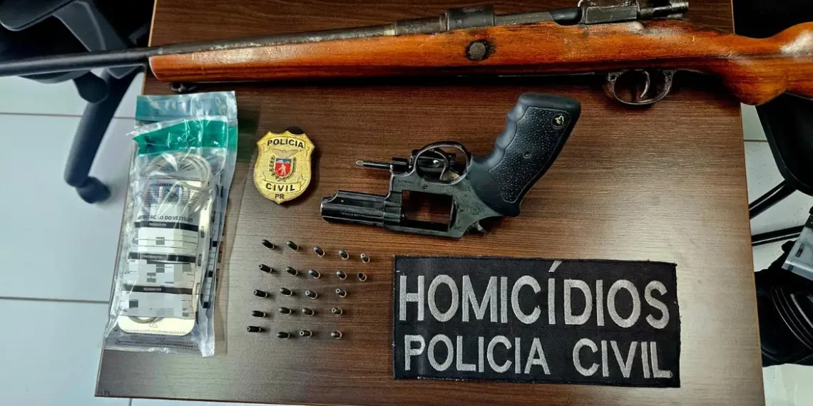 Operação da Polícia Civil do Paraná prende cinco suspeitos de roubo de R$ 15 milhões em diamantes em Londrina. Entre os presos estão dois policiais militares da ativa.