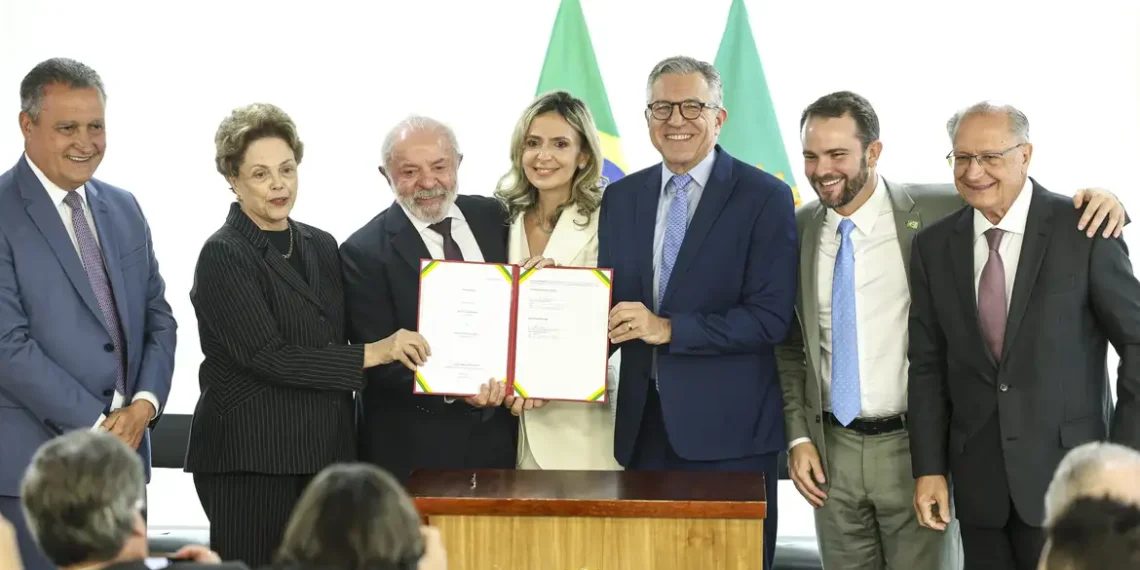 Governo federal anuncia a construção do primeiro hospital inteligente do SUS, em São Paulo, com tecnologia digital, inteligência artificial e investimento do banco do Brics.