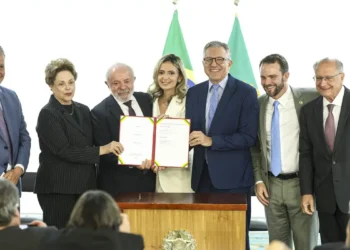Governo federal anuncia a construção do primeiro hospital inteligente do SUS, em São Paulo, com tecnologia digital, inteligência artificial e investimento do banco do Brics.