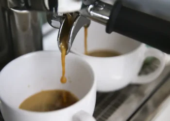 Consumo interno recua 2,31% em um ano, mas Brasil mantém posição de segundo maior consumidor do mundo.