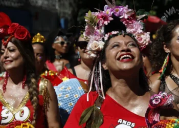O Carnaval de Rua do Rio de Janeiro começa neste fim de semana e contará com 462 desfiles até fevereiro. A festa deve atrair cerca de 6 milhões de foliões em todas as regiões da cidade.