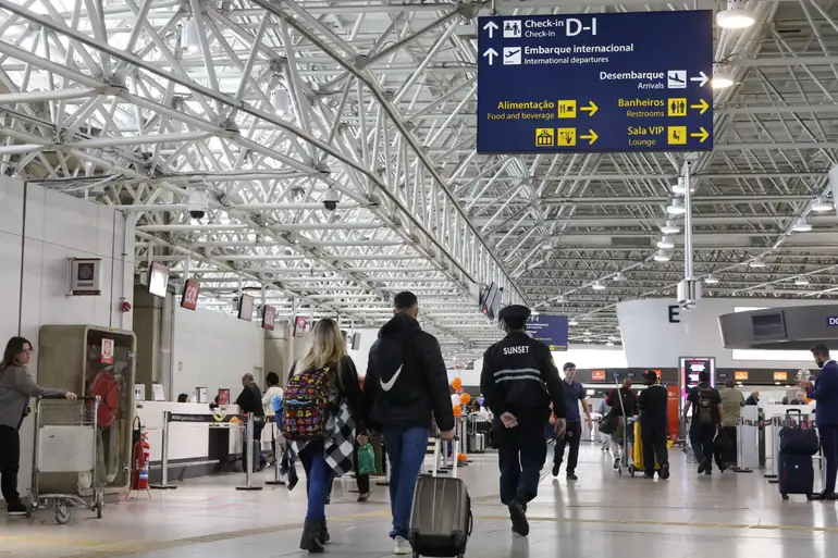 Ministério de Portos e Aeroportos anuncia 40 leilões para 2026, incluindo aeroportos, portos e hidrovia, com foco em ampliar investimentos privados.