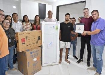 Programa Casa Feliz e Segura entrega melhorias habitacionais a três famílias de Jesus de Nazareth e amplia acesso à moradia digna em Vitória.