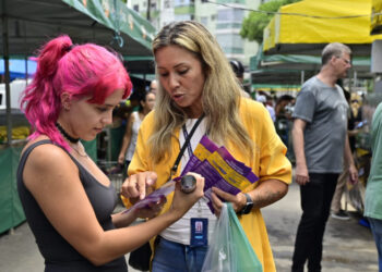 Ação Maria da Penha vai à Feira leva informação e orientação sobre violência doméstica à feira de Jardim Camburi, reforçando a rede de proteção às mulheres em Vitória.