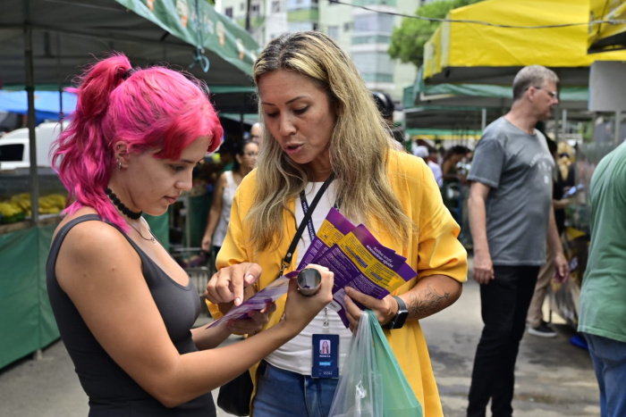 Ação Maria da Penha vai à Feira leva informação e orientação sobre violência doméstica à feira de Jardim Camburi, reforçando a rede de proteção às mulheres em Vitória.