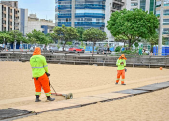 Prefeitura de Vitória reforça a limpeza urbana durante o verão, com atenção especial às praias e áreas de grande circulação até após o Carnaval.