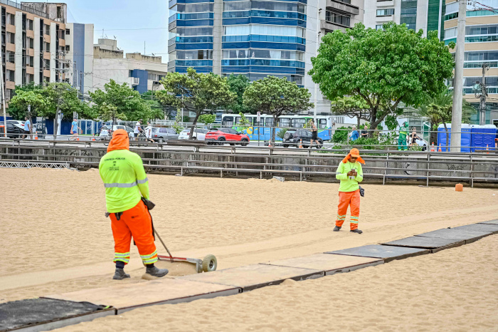 Prefeitura de Vitória reforça a limpeza urbana durante o verão, com atenção especial às praias e áreas de grande circulação até após o Carnaval.
