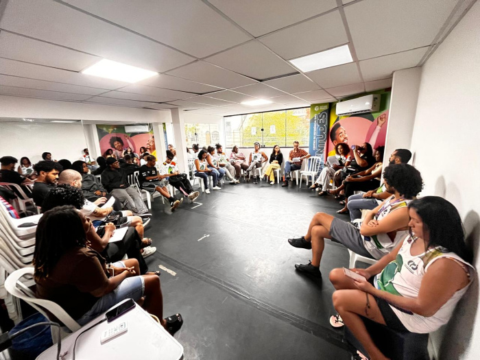Roda de conversa do Janeiro Branco orienta trabalhadores dos CRJs de Vitória sobre saúde mental, manejo de crises e atuação integrada na RAPS.
