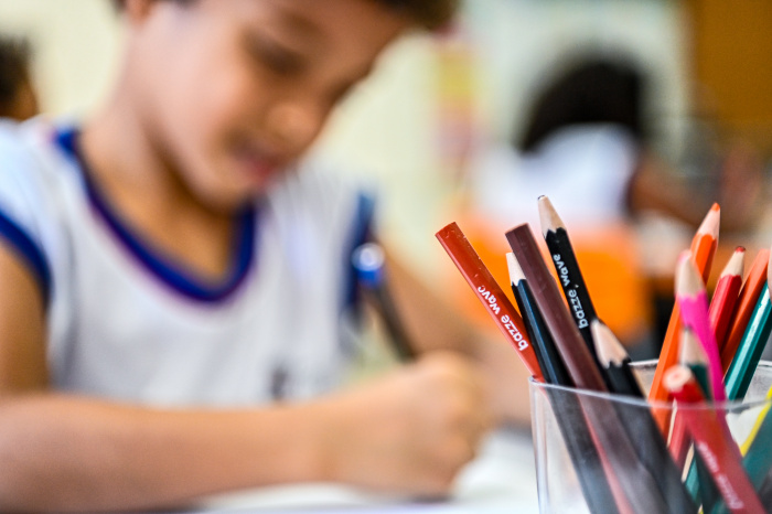 Prefeitura de Vitória convoca candidatos aprovados em processo seletivo para contratação temporária de professores da Educação Básica na rede municipal em 2026.