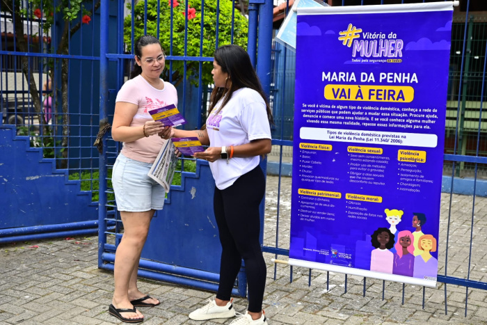 A feira livre de Goiabeiras recebeu a ação Maria da Penha vai à Feira, que levou orientação, acolhimento e conscientização sobre o enfrentamento à violência contra a mulher em Vitória.