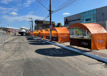 Prefeitura de Vitória publica edital de credenciamento para ambulantes e food trucks que atuarão nos eventos do Carnaval de Vitória 2026.