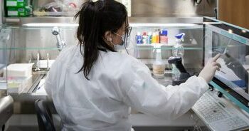 Ministério da Saúde lança três Chamadas Públicas e investe R$ 57 milhões em pesquisas inovadoras para o SUS, com foco em vacinas, terapias avançadas e saúde das mulheres.
