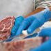 Governo do Brasil afirma que vai negociar com a China para mitigar os efeitos da salvaguarda sobre a carne bovina, que cria cota anual e sobretaxa de 55% às exportações excedentes.