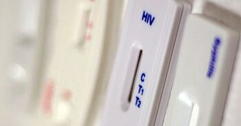 Ministério da Saúde amplia testagem de HIV em comunidades indígenas, com aumento de 47% na cobertura e distribuição de mais de 1 milhão de testes rápidos de ISTs em 2025.