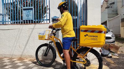 Correios completam 363 anos no Dia do Carteiro; acervo do Ministério das Comunicações guarda documentos históricos sobre os profissionais que ajudaram a construir o serviço postal no Brasil.