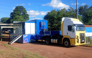 Carreta Digital chega a aldeias indígenas do Mato Grosso do Sul e vai capacitar cerca de 360 estudantes com cursos de robótica e montagem de computadores, promovendo inclusão digital.