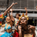 O Carnaval de 2026 deve movimentar R$ 18,6 bilhões no Brasil, impulsionando o turismo e setores como transporte, hotelaria, alimentação e entretenimento, segundo a FecomercioSP.