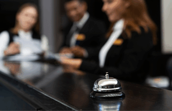 Turismo criou 106.979 empregos formais entre janeiro e novembro de 2025. Alimentação, transporte e alojamento lideram a geração de vagas no setor.