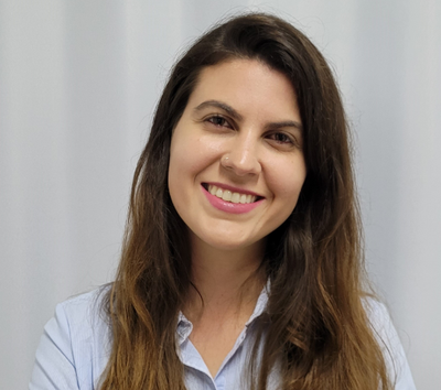 Professora da UnB pesquisa medicamentos contra o Alzheimer a partir do veneno de vespas. Estudo liderado por ex-bolsista da Capes mostra resultados promissores.