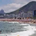 Corpo de Bombeiros do Rio fez 1.167 salvamentos em dois dias nas praias da capital. Ressaca e mar agitado contribuíram para o alto número de ocorrências.