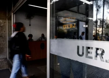 DPU recomenda ao governo federal o fim do fracionamento de vagas em concursos públicos e cobra cumprimento das cotas raciais previstas em lei.