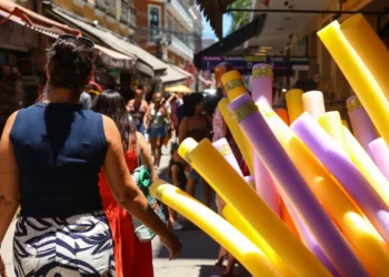 Excesso de feriados no Rio de Janeiro pode provocar perda superior a R$ 2 bilhões ao comércio em 2026, alerta o SindilojasRio.