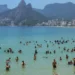 Uma frente fria associada a uma massa de ar polar mudou o tempo no Brasil nesta segunda (19), com queda de temperaturas e chuvas intensas em várias regiões, segundo o Inmet.