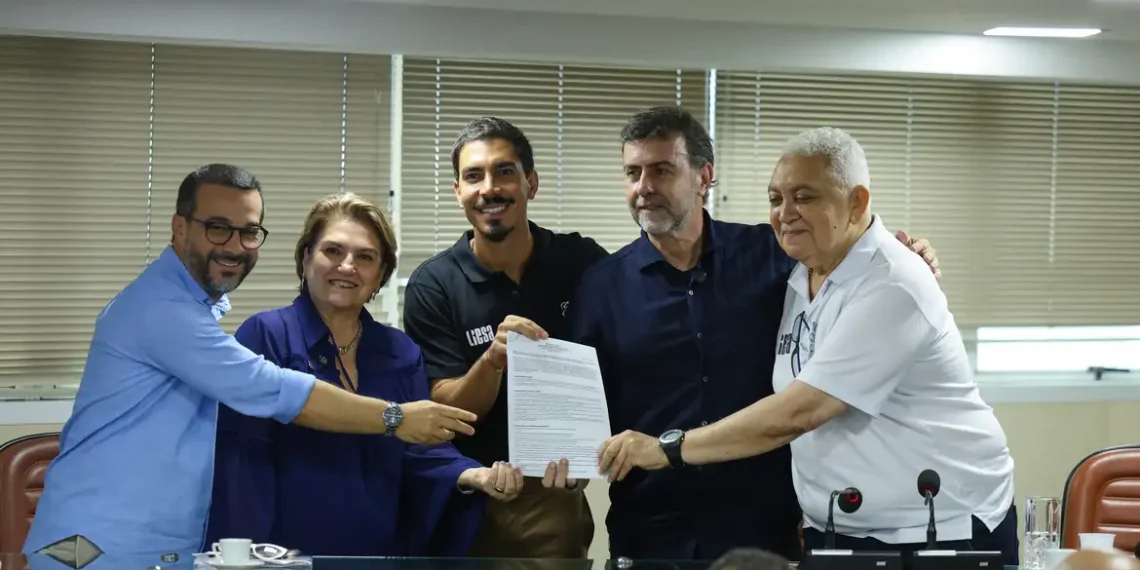 Governo federal repassa R$ 12 milhões às escolas de samba do Rio, com apoio da Embratur e do Ministério da Cultura, para fortalecer o carnaval e a cultura nacional.
