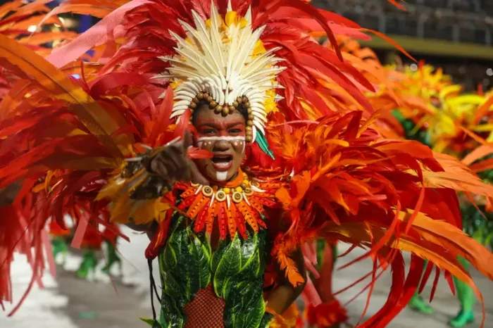 Carnaval 2026 no Rio terá enredos biográficos no Grupo Especial, com homenagens a Lula, Rita Lee, Ney Matogrosso e ícones da cultura negra.