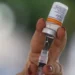 Há cinco anos, o Brasil iniciava a vacinação contra a covid-19. Campanha salvou milhares de vidas, mas atrasos impediram resultados ainda maiores.