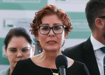 Justiça italiana começa a julgar extradição da ex-deputada Carla Zambelli, presa desde julho. Audiência foi suspensa e deve ser retomada nesta quinta-feira.