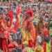 Bloco Calango Careta ocupa a Asa Norte, em Brasília, com calango gigante, orquestra e arte circense, promovendo carnaval de vizinhança e valorização do Cerrado.