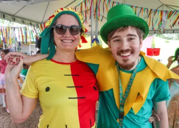 Carnaval inclusivo: bloco criado por pessoas com deficiência combate o capacitismo há 14 anos e garante acesso, respeito e participação plena na maior festa do Brasil.