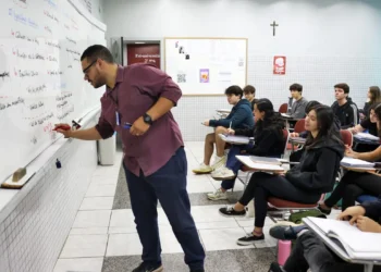 MEC divulga primeira chamada do Prouni 2026, que oferece mais de 594 mil bolsas de estudo. Confira como acessar o resultado e as próximas etapas.